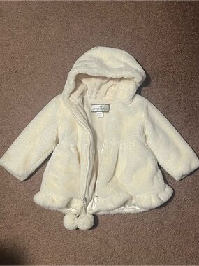Cream Faux-Fur Baby Jacket Coat with zipper and hood
